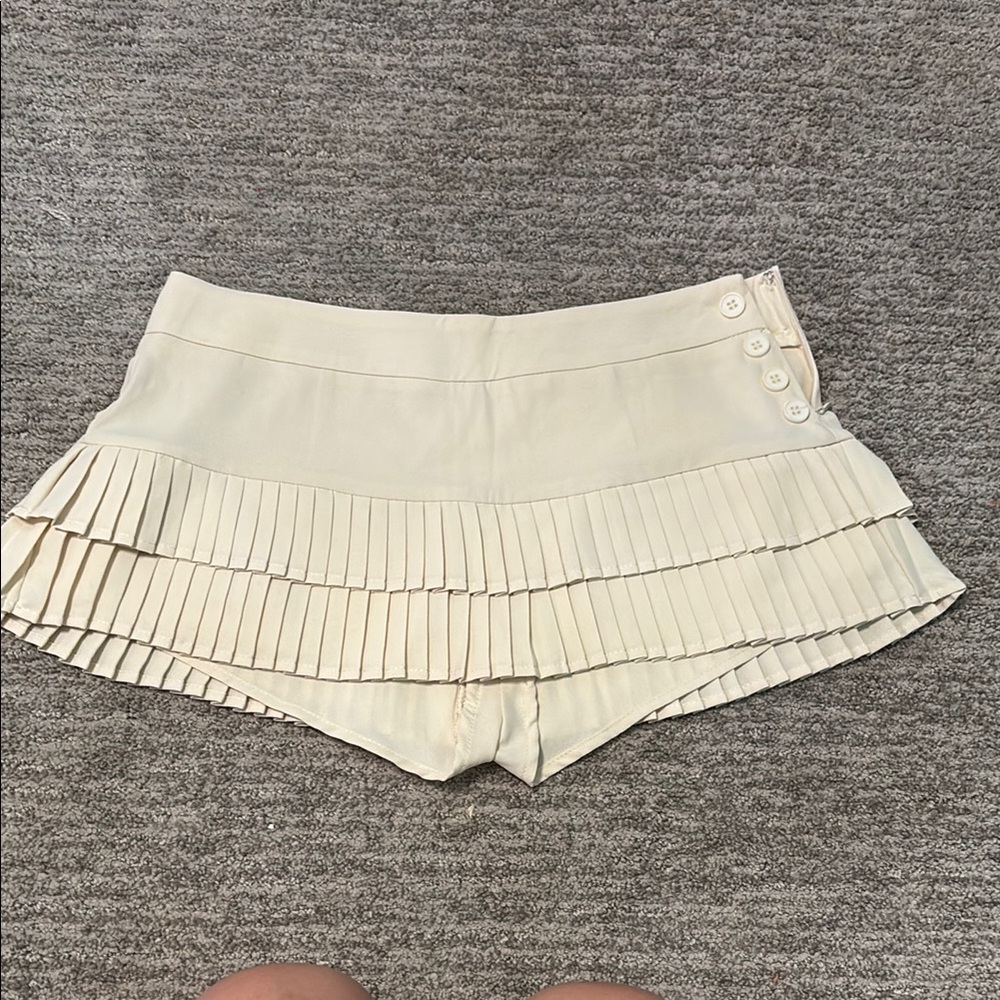 Edikted Cream Pleated Skorts with Wide Waistband